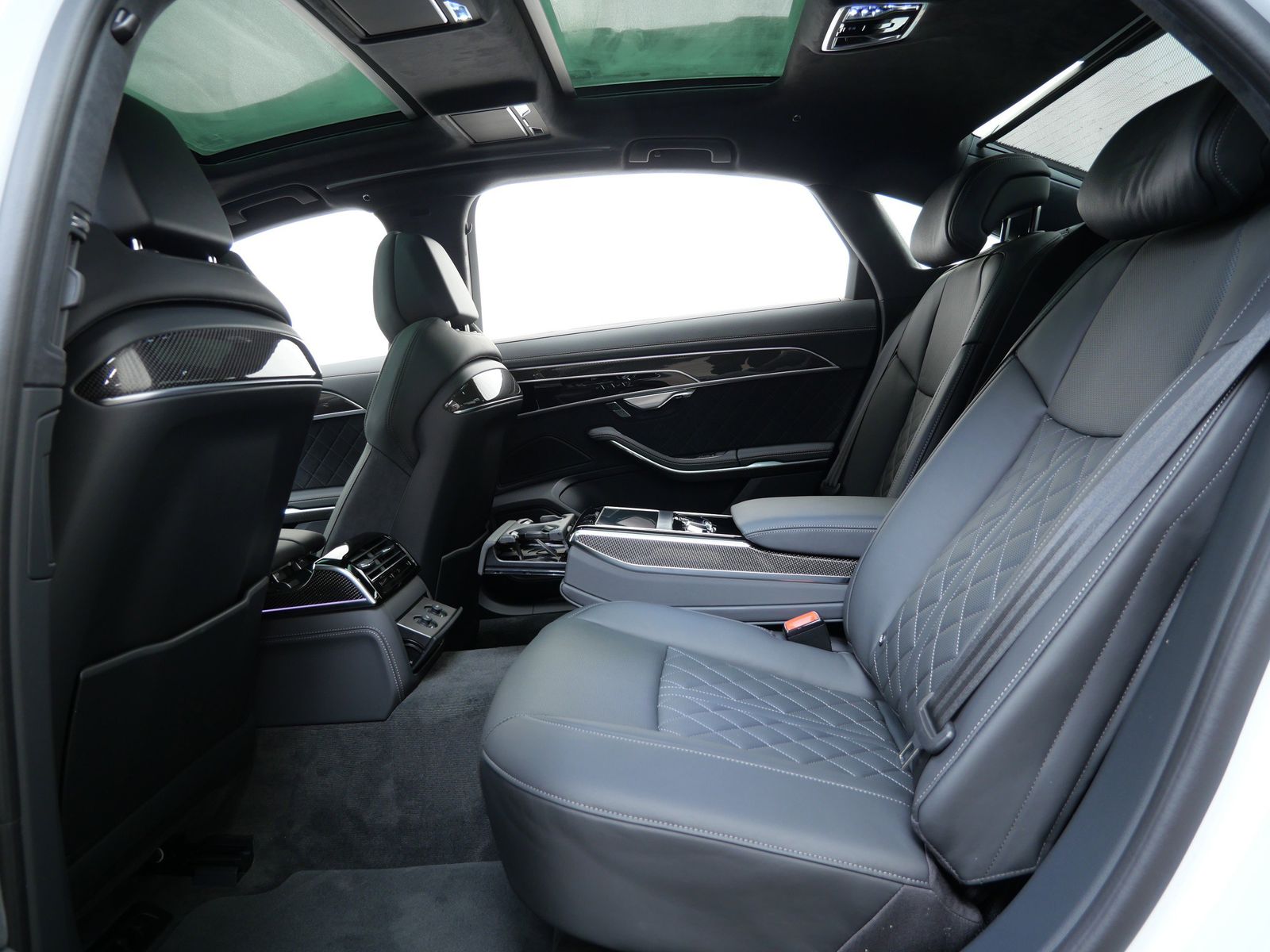 Thumbnail: 2026 Audi S8 - 12