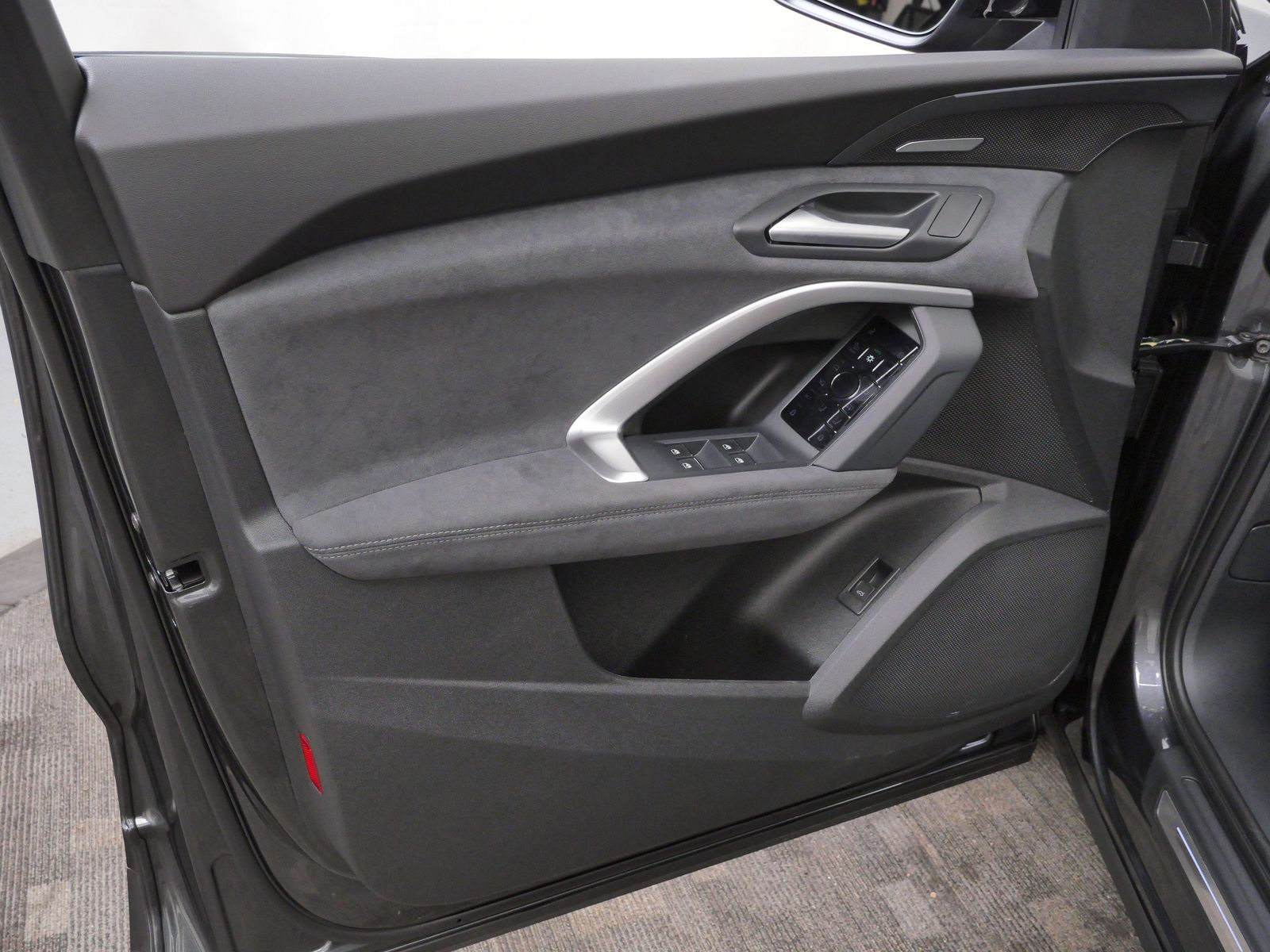 Thumbnail: 2026 Audi SQ5 - 10