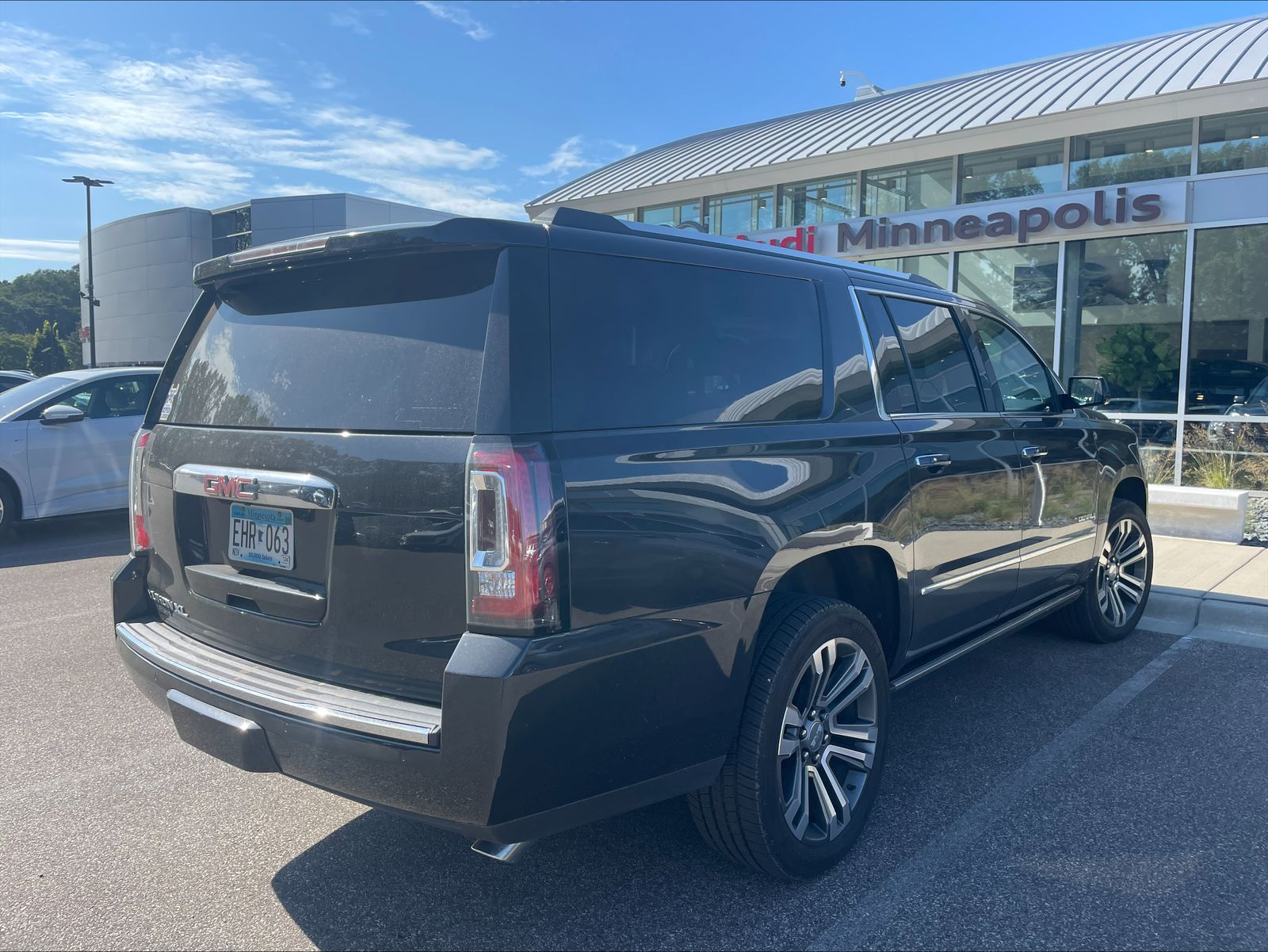 2020 GMC Yukon XL Denali 4