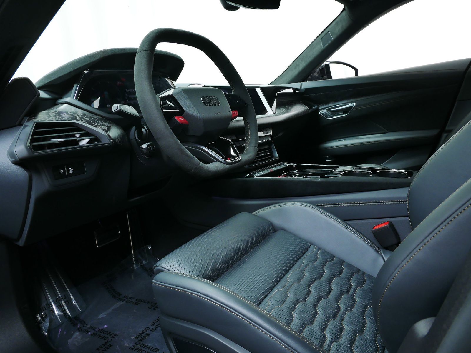 Thumbnail: 2025 Audi RS e-tron GT - 2