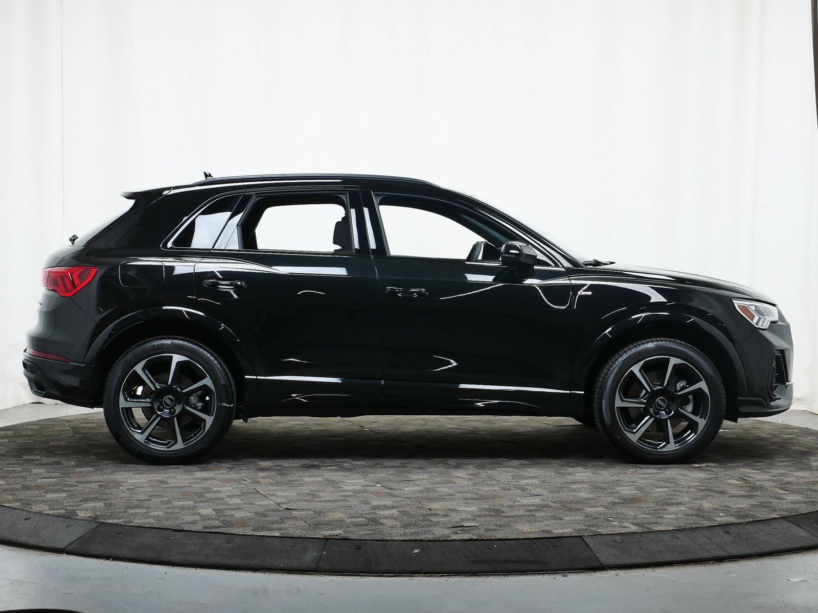 Thumbnail: 2025 Audi Q3 - 7