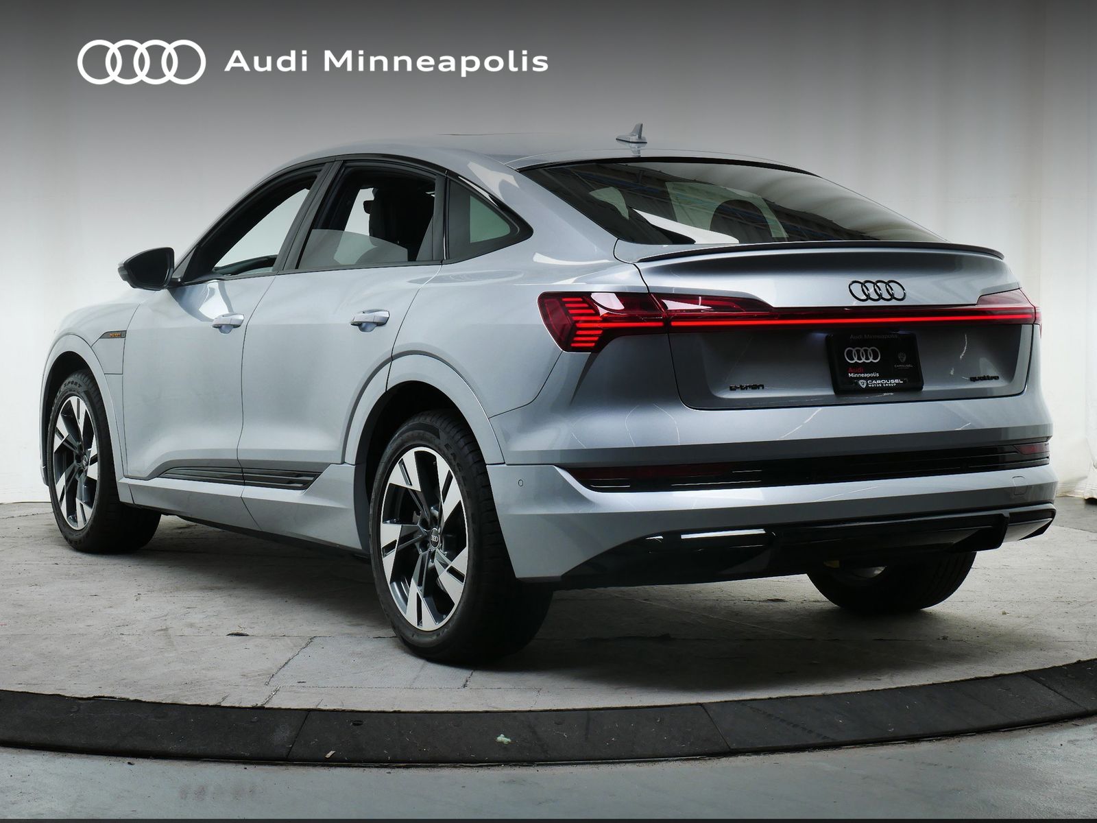 Thumbnail: 2023 Audi e-tron S - 3