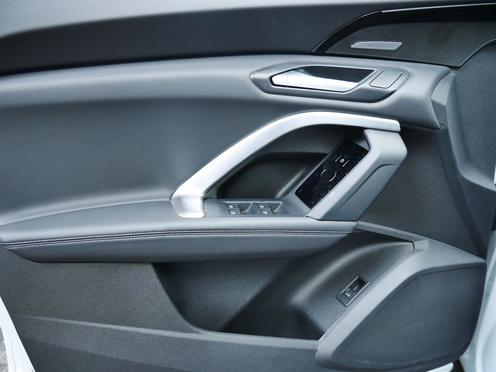 Thumbnail: 2025 Audi Q5 - 10