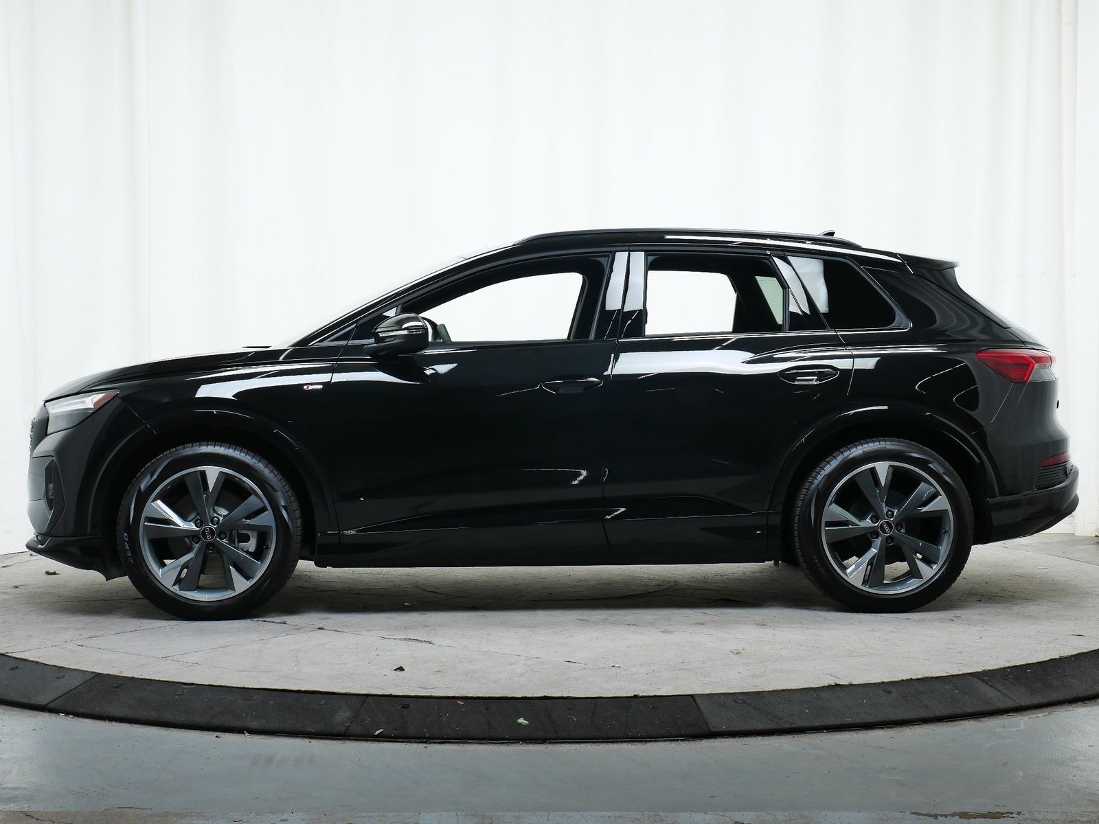 Thumbnail: 2025 Audi Q4 e-tron - 3