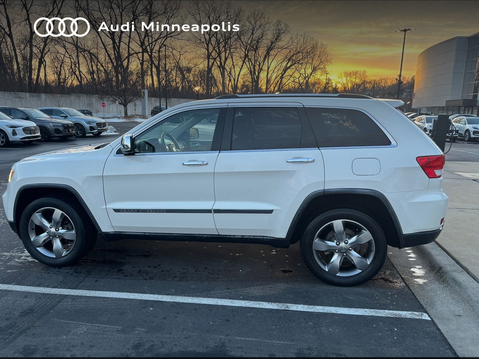 Thumbnail: 2011 Jeep Grand Cherokee - 20