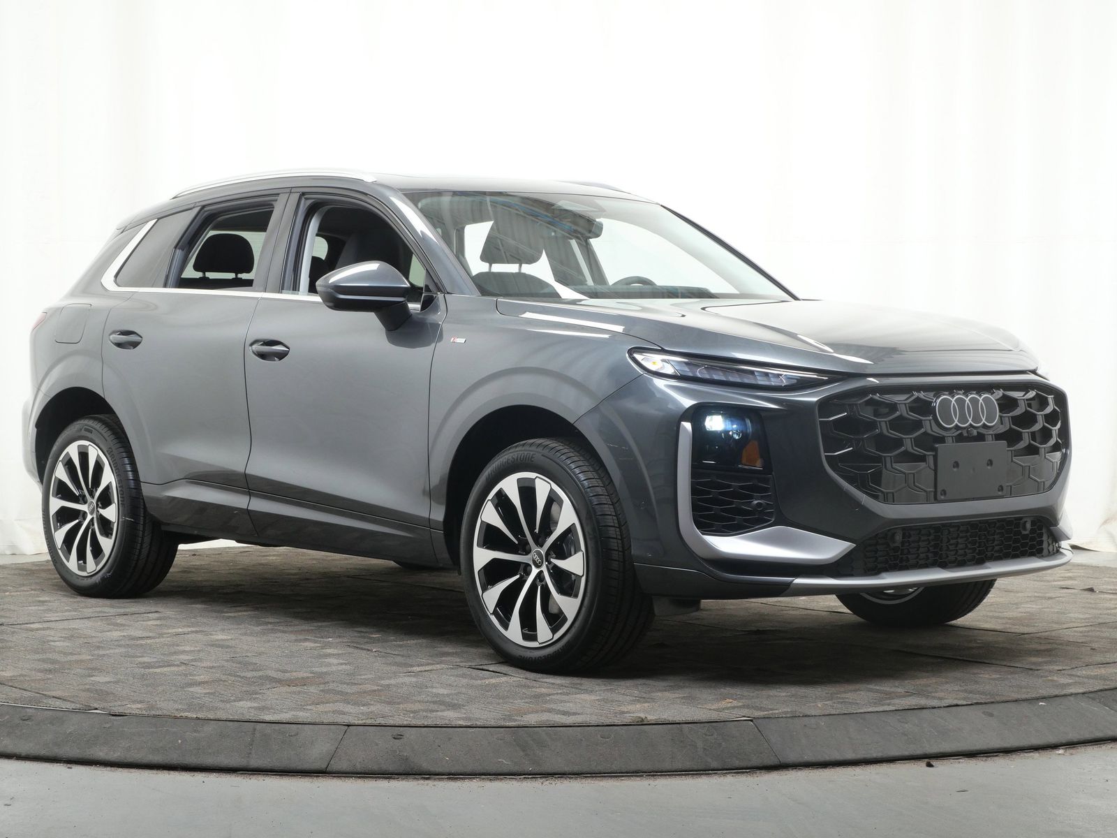 Thumbnail: 2026 Audi Q3 - 8