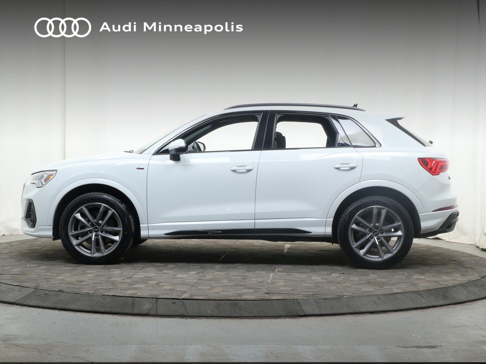 Thumbnail: 2023 Audi Q3 - 3