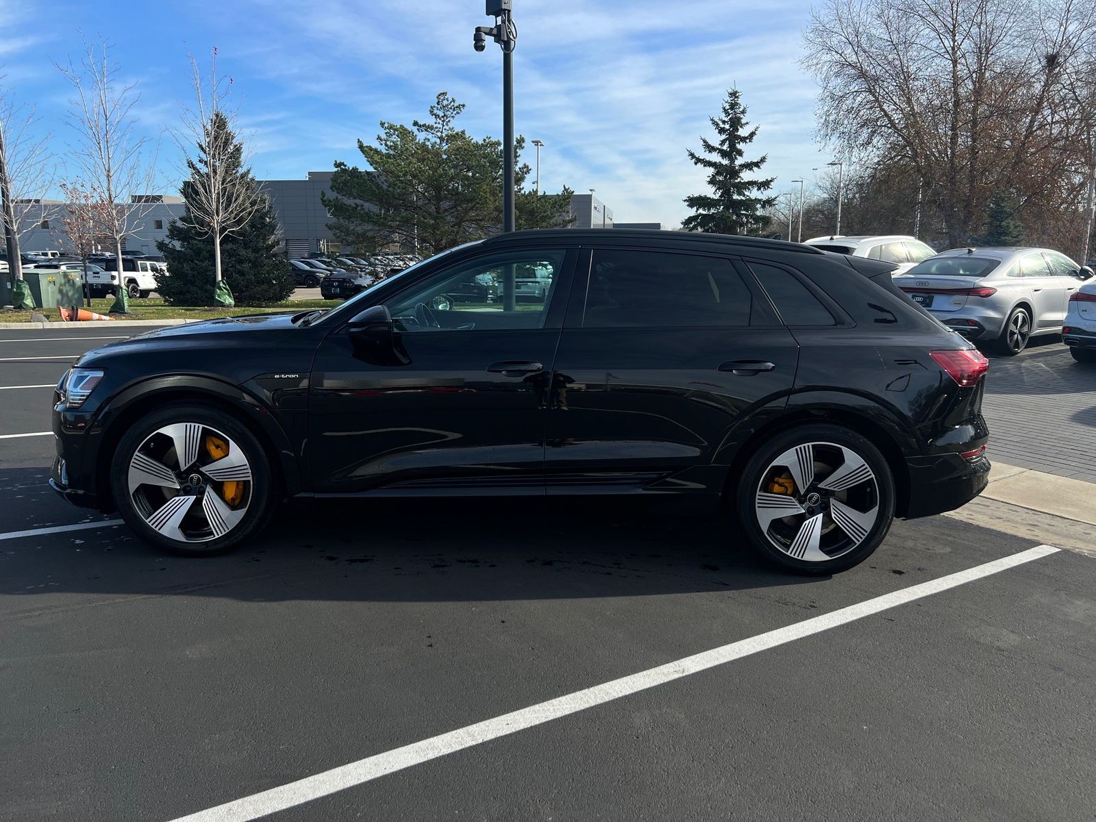 Thumbnail: 2023 Audi e-tron - 3