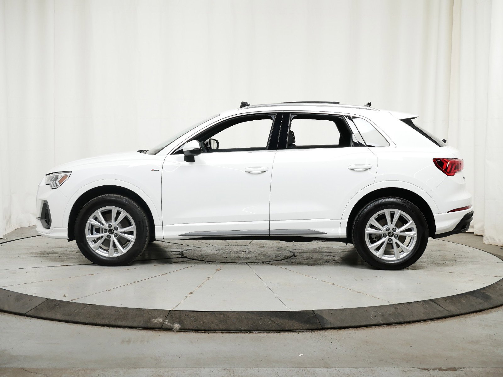 Thumbnail: 2023 Audi Q3 - 5