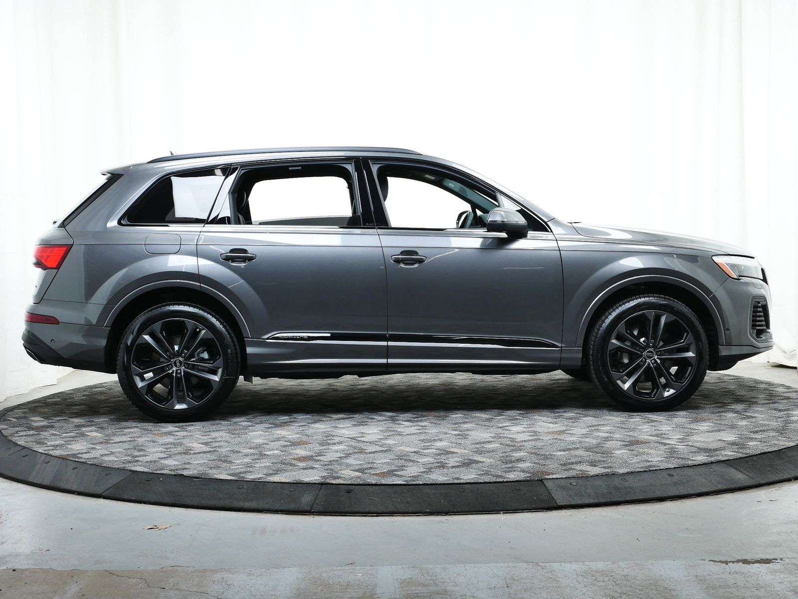 Thumbnail: 2025 Audi Q7 - 7