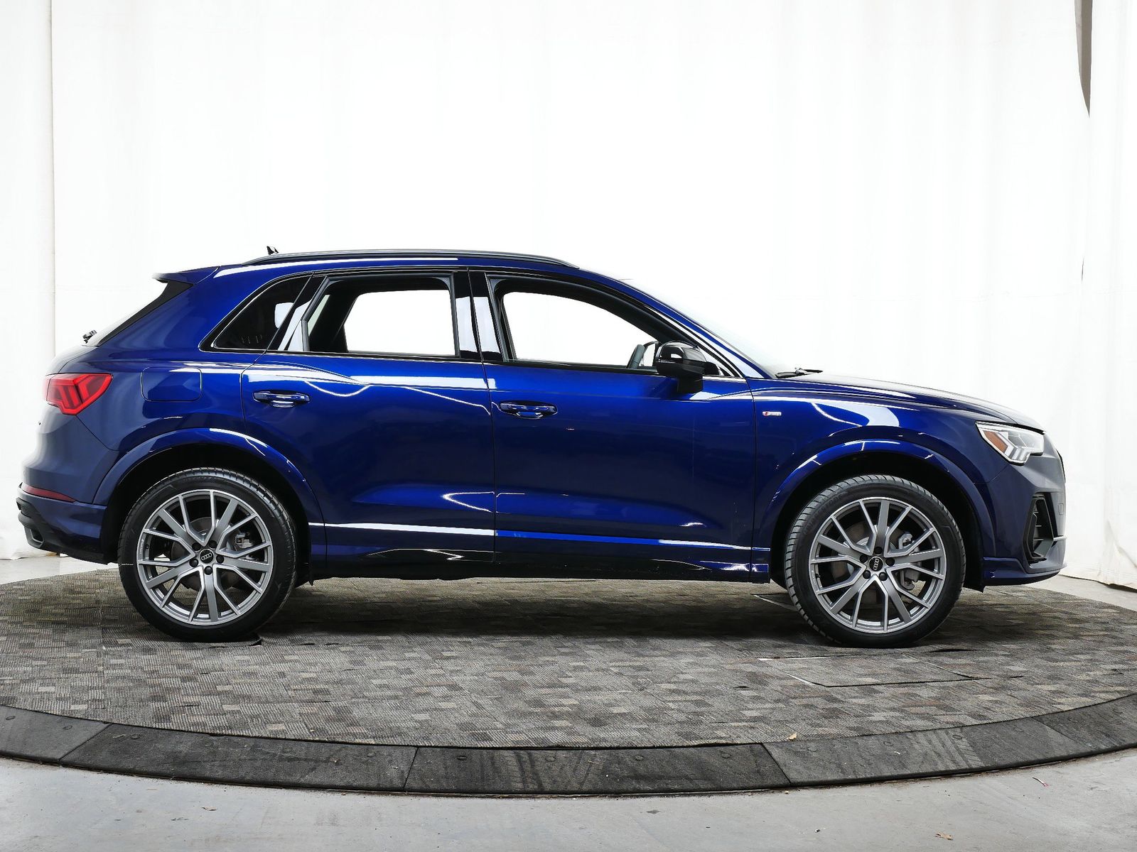 Thumbnail: 2025 Audi Q3 - 7