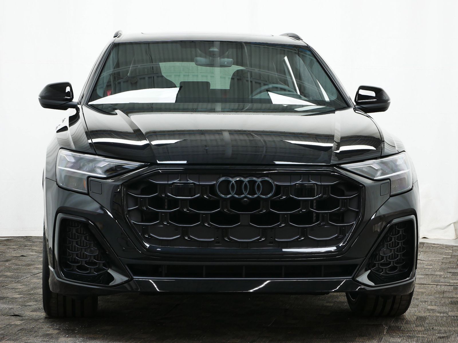 Thumbnail: 2026 Audi SQ8 - 9