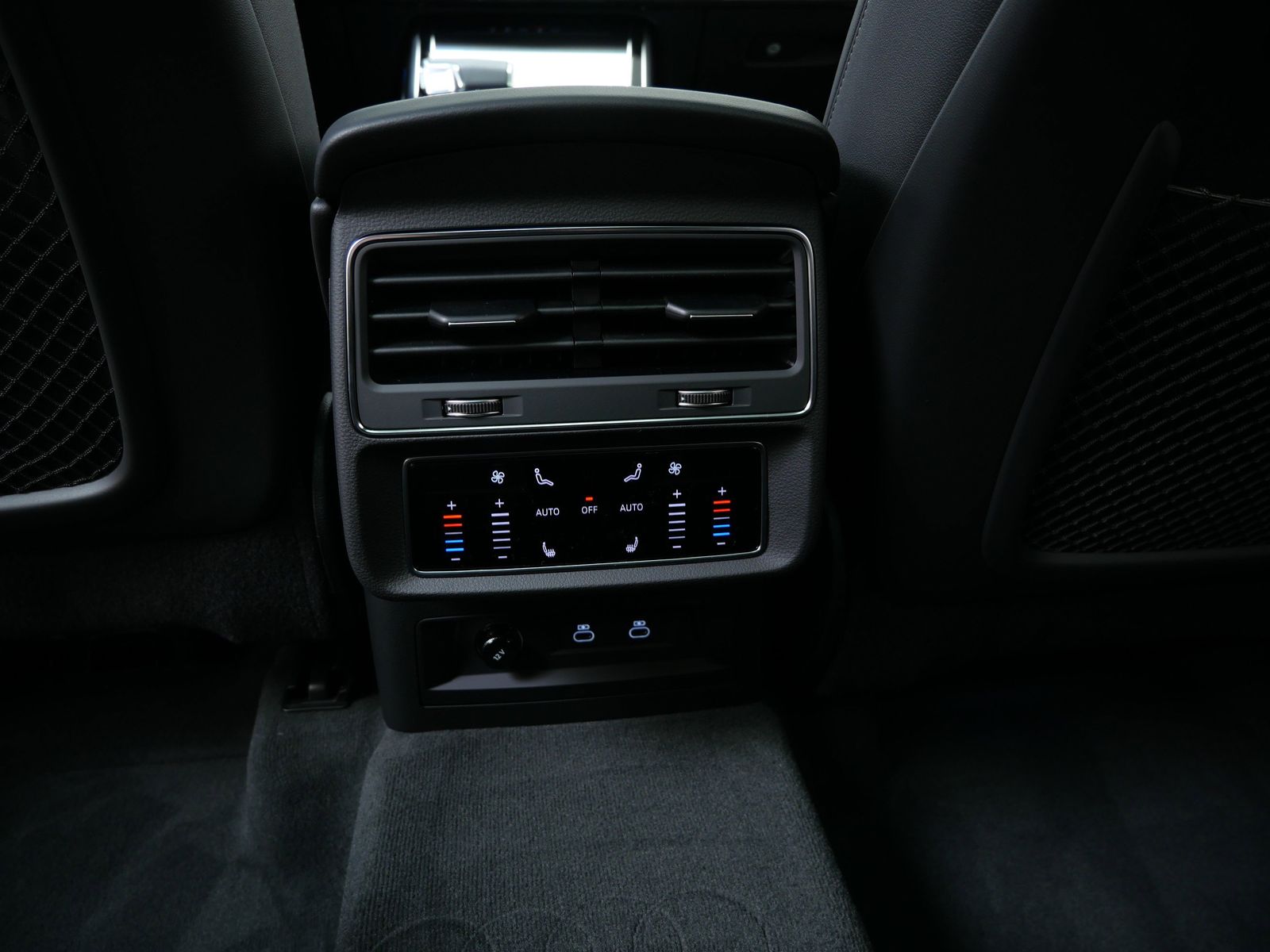 Thumbnail: 2026 Audi Q7 - 14