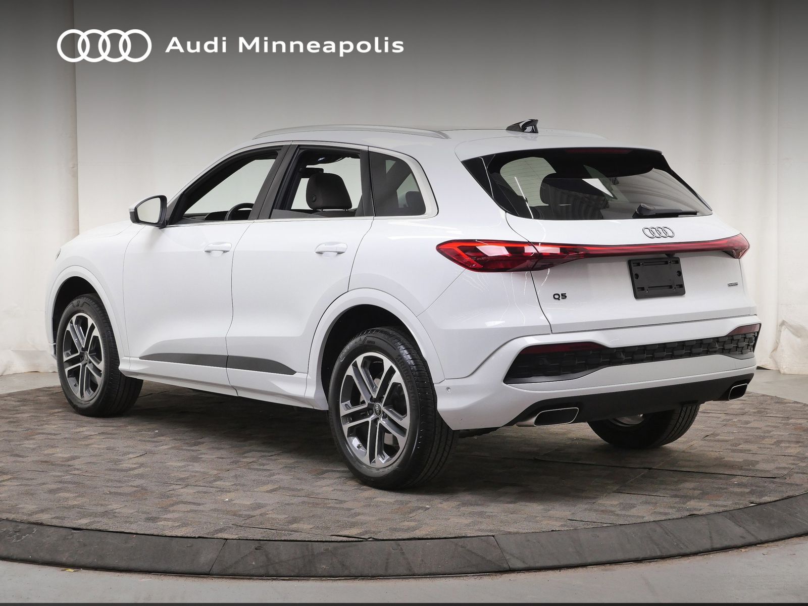 Thumbnail: 2025 Audi Q5 - 4