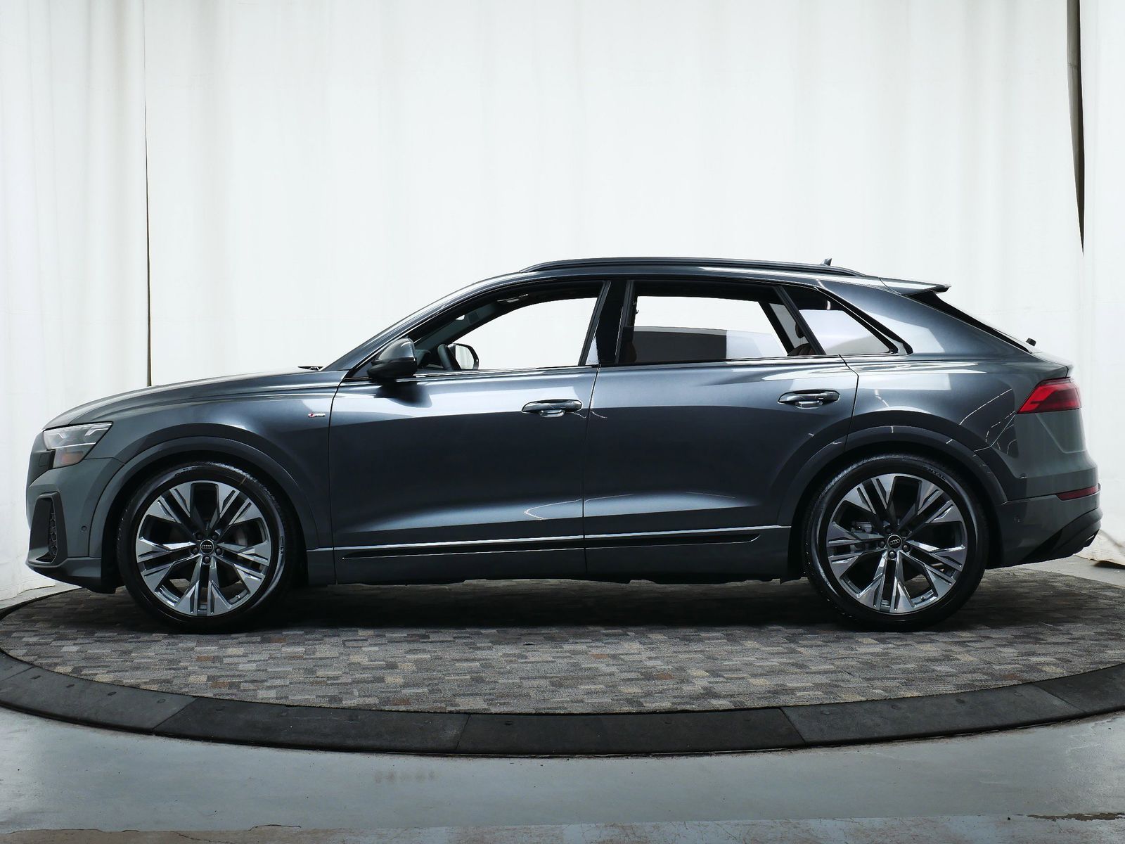 Thumbnail: 2025 Audi Q8 - 3