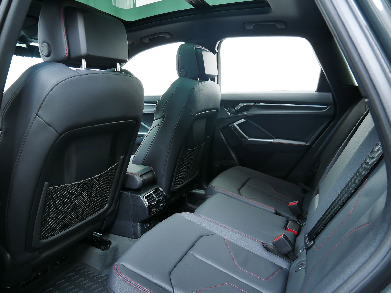 Thumbnail: 2025 Audi Q3 - 12