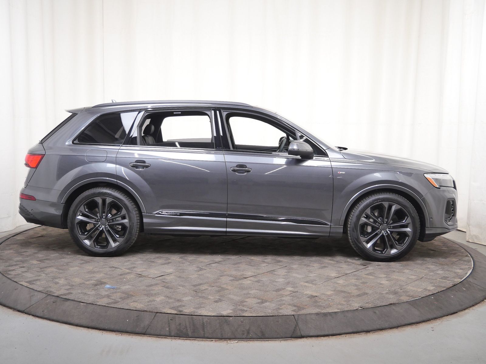 Thumbnail: 2026 Audi Q7 - 7