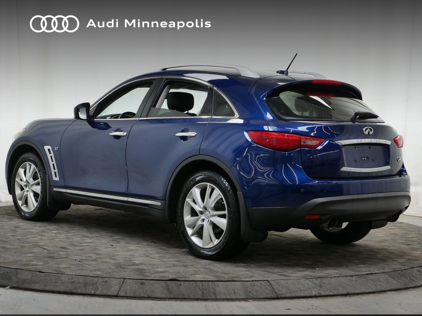 Thumbnail: 2015 INFINITI QX70 - 4