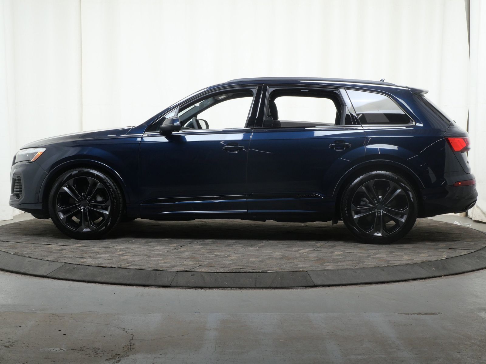 Thumbnail: 2026 Audi Q7 - 3