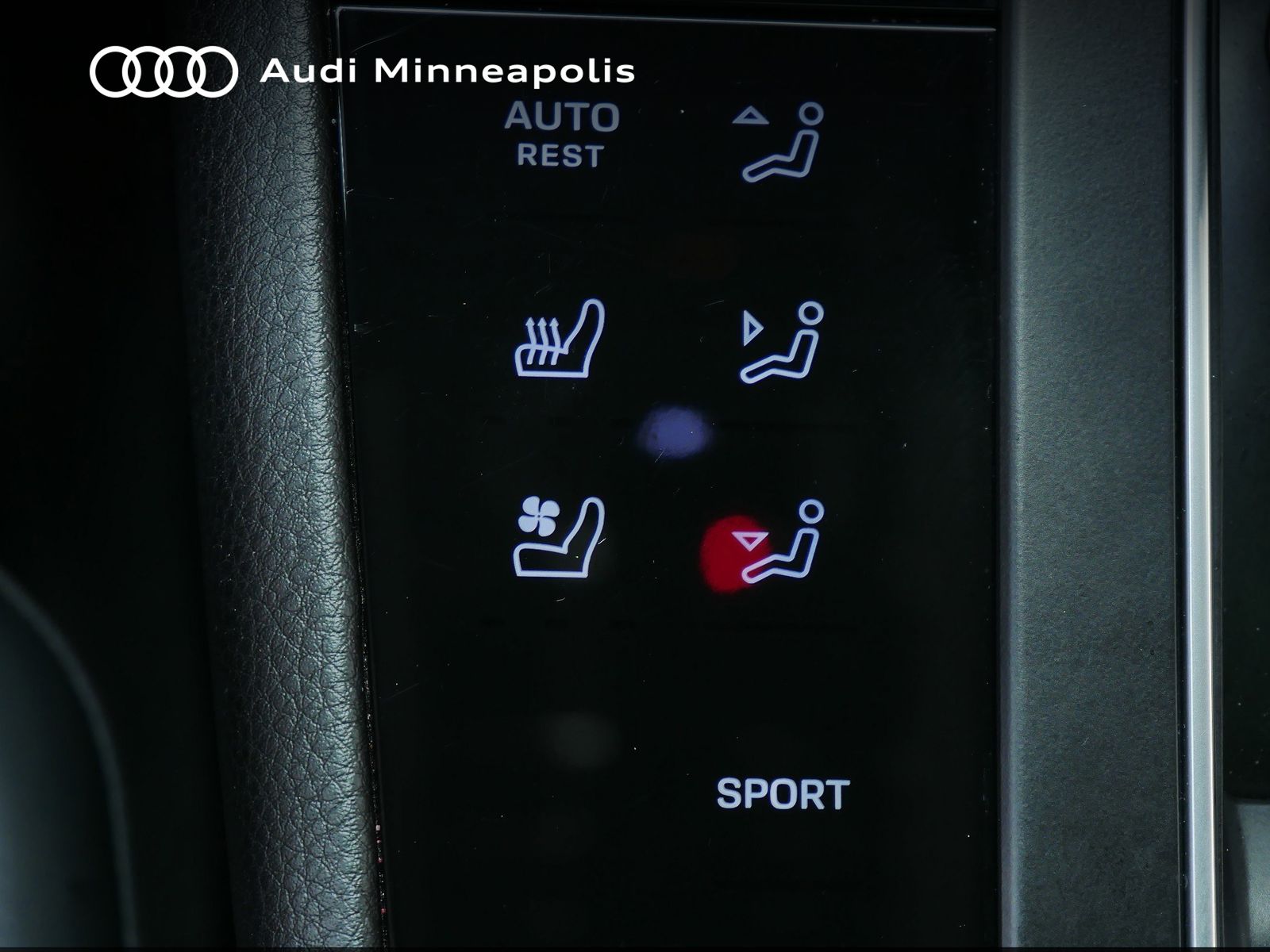 Thumbnail: 2023 Porsche Macan - 29