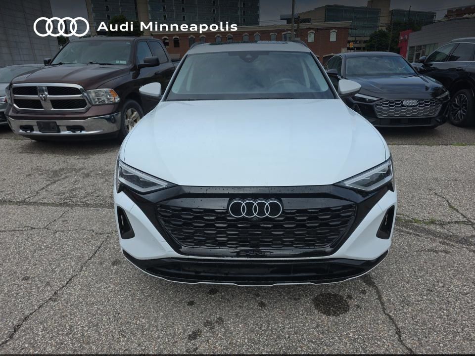 Thumbnail: 2024 Audi Q8 e-tron - 8