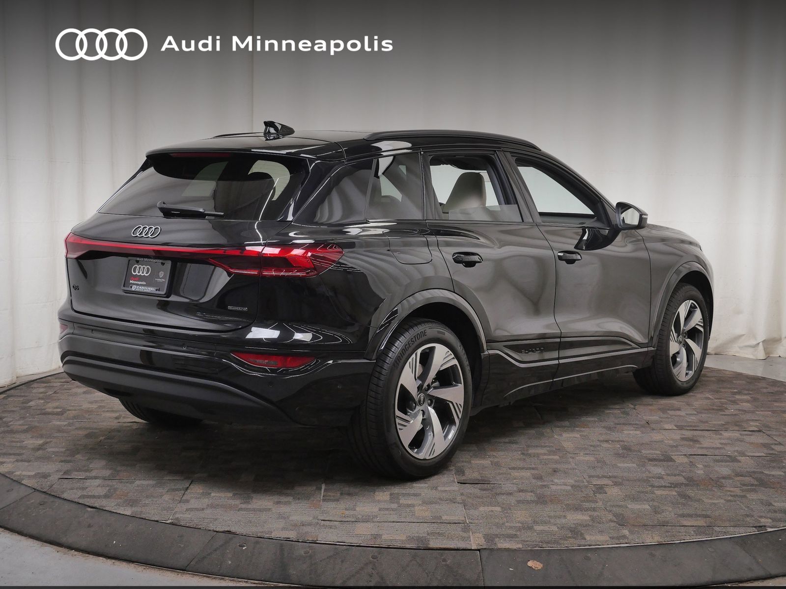 Thumbnail: 2025 Audi Q6 e-tron - 6