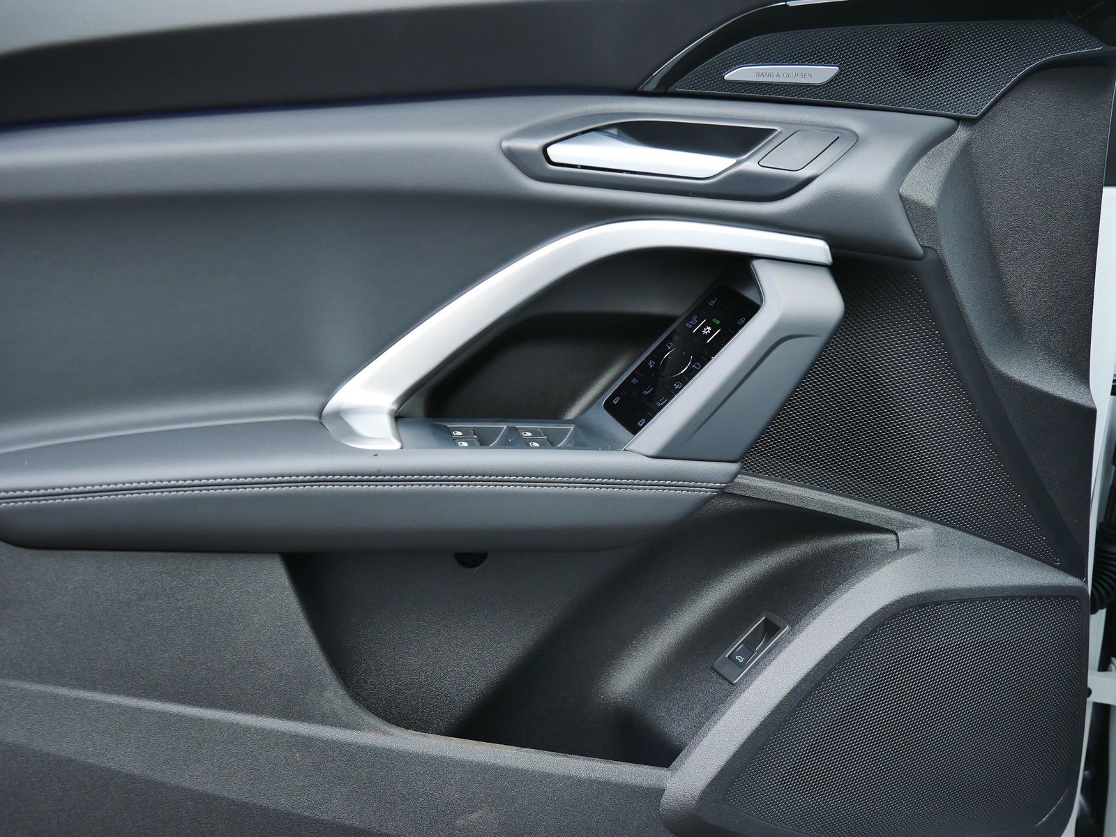 Thumbnail: 2025 Audi Q5 - 9