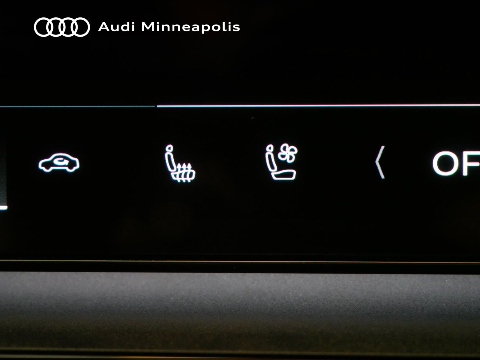 Thumbnail: 2025 Audi Q6 e-tron - 32