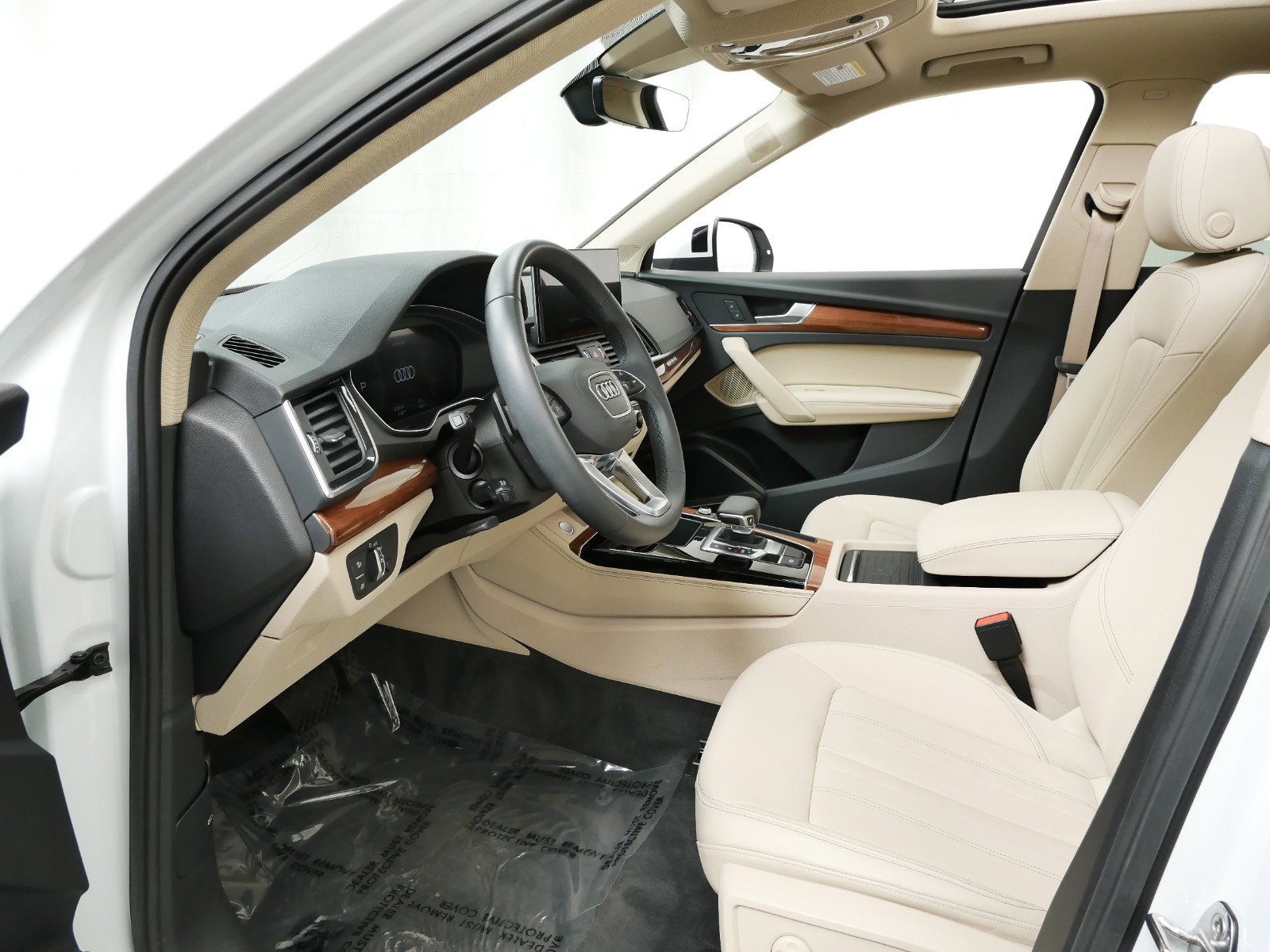 Used 2021 Audi Q5 Premium Plus with VIN WA1BAAFY2M2015998 for sale in Minneapolis, Minnesota
