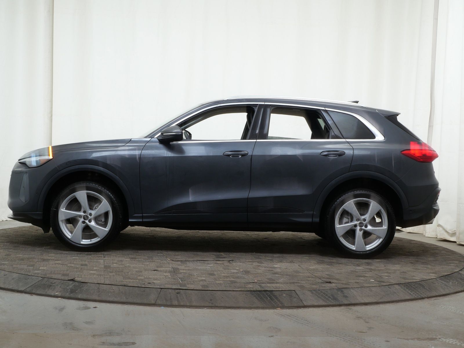 Thumbnail: 2025 Audi Q5 - 3