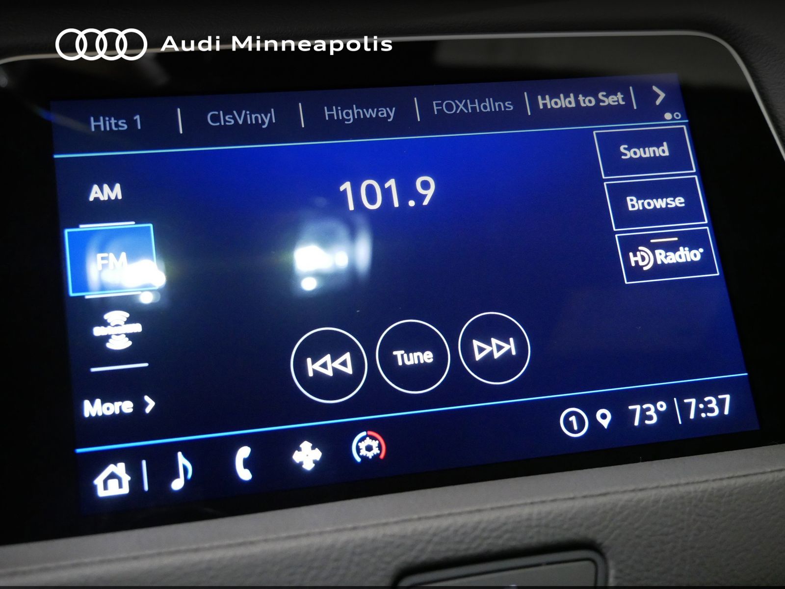 Thumbnail: 2023 Cadillac XT4 - 30