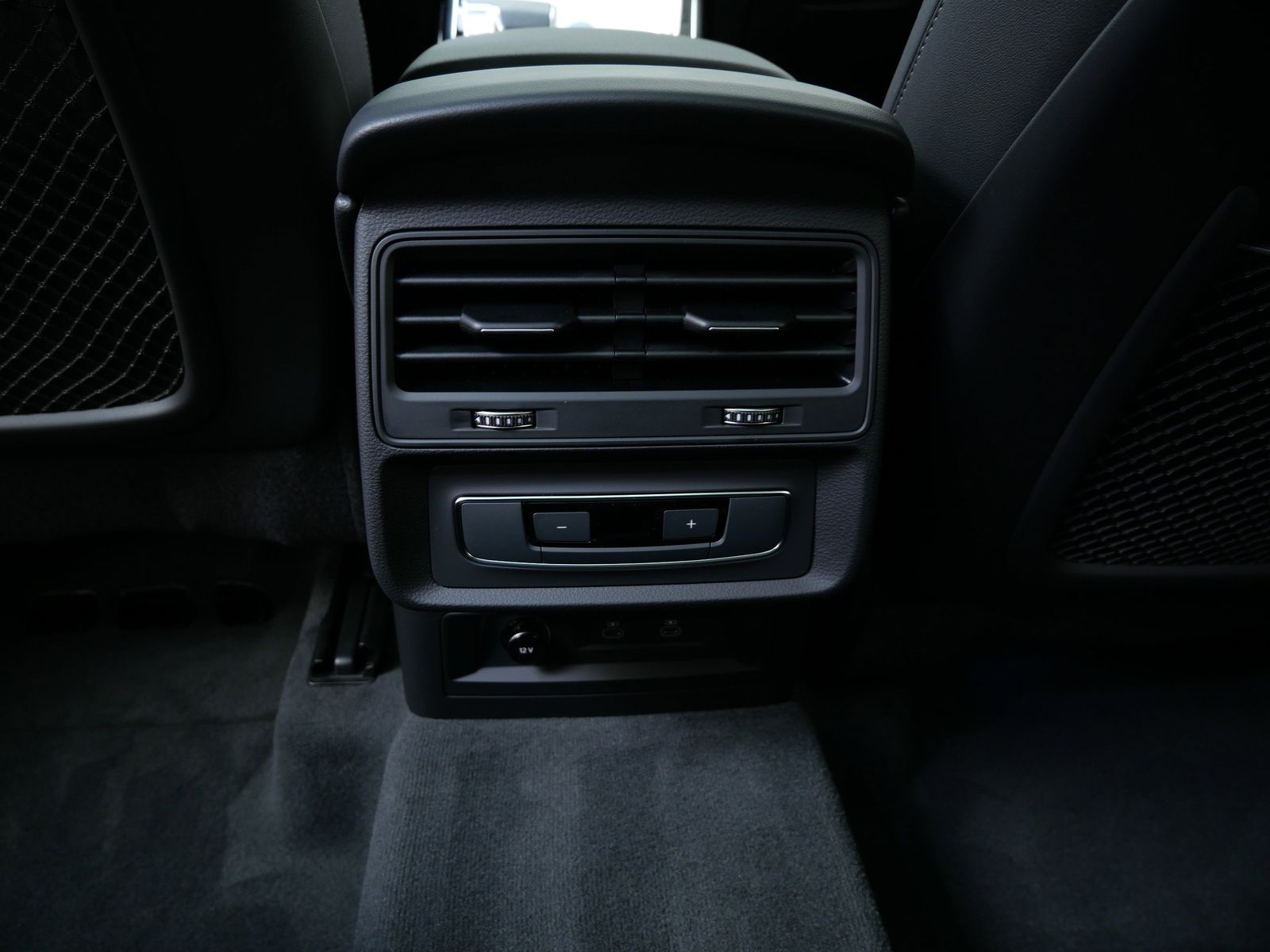 Thumbnail: 2026 Audi Q7 - 14