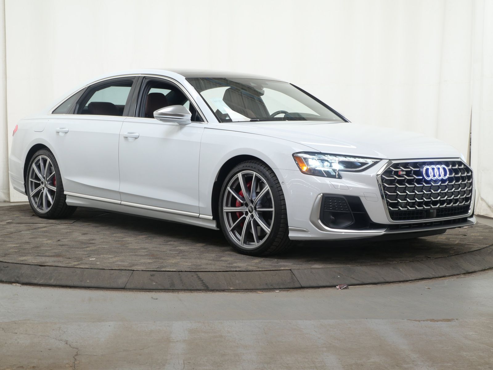 Thumbnail: 2025 Audi S8 - 8