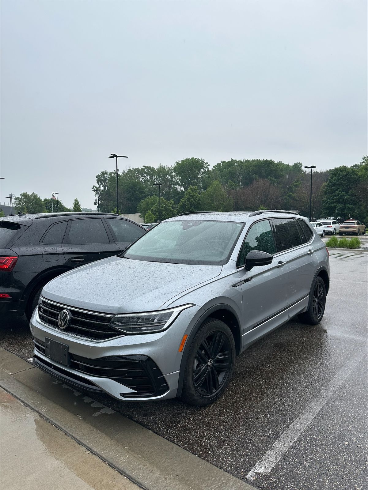 2022 Volkswagen Tiguan SE R-Line Black -
                  Golden Valley, MN