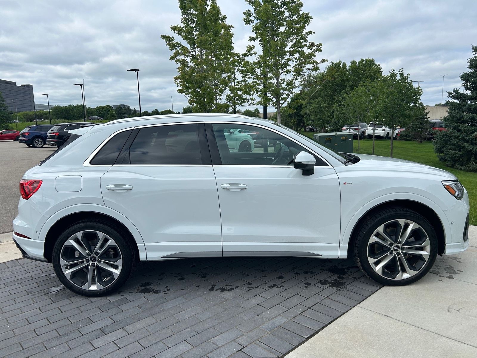 Thumbnail: 2020 Audi Q3 - 3