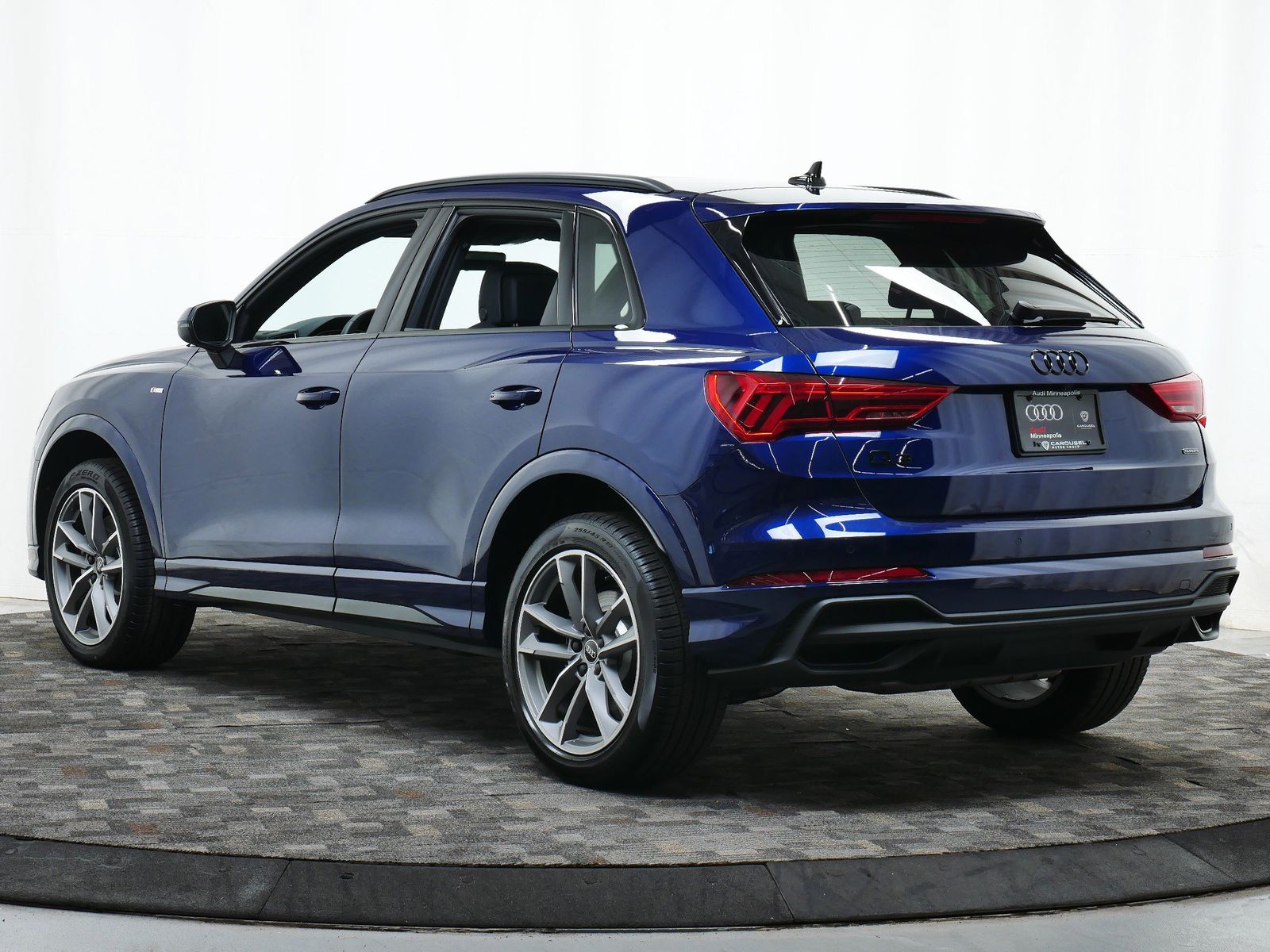 Thumbnail: 2025 Audi Q3 - 4