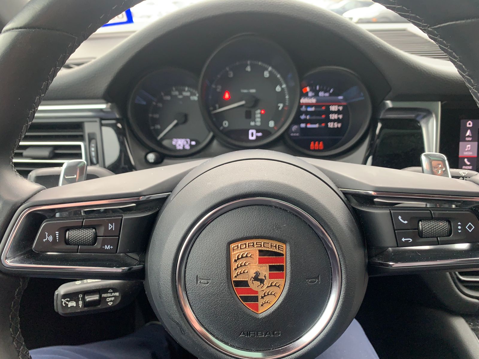 Thumbnail: 2023 Porsche Macan - 7