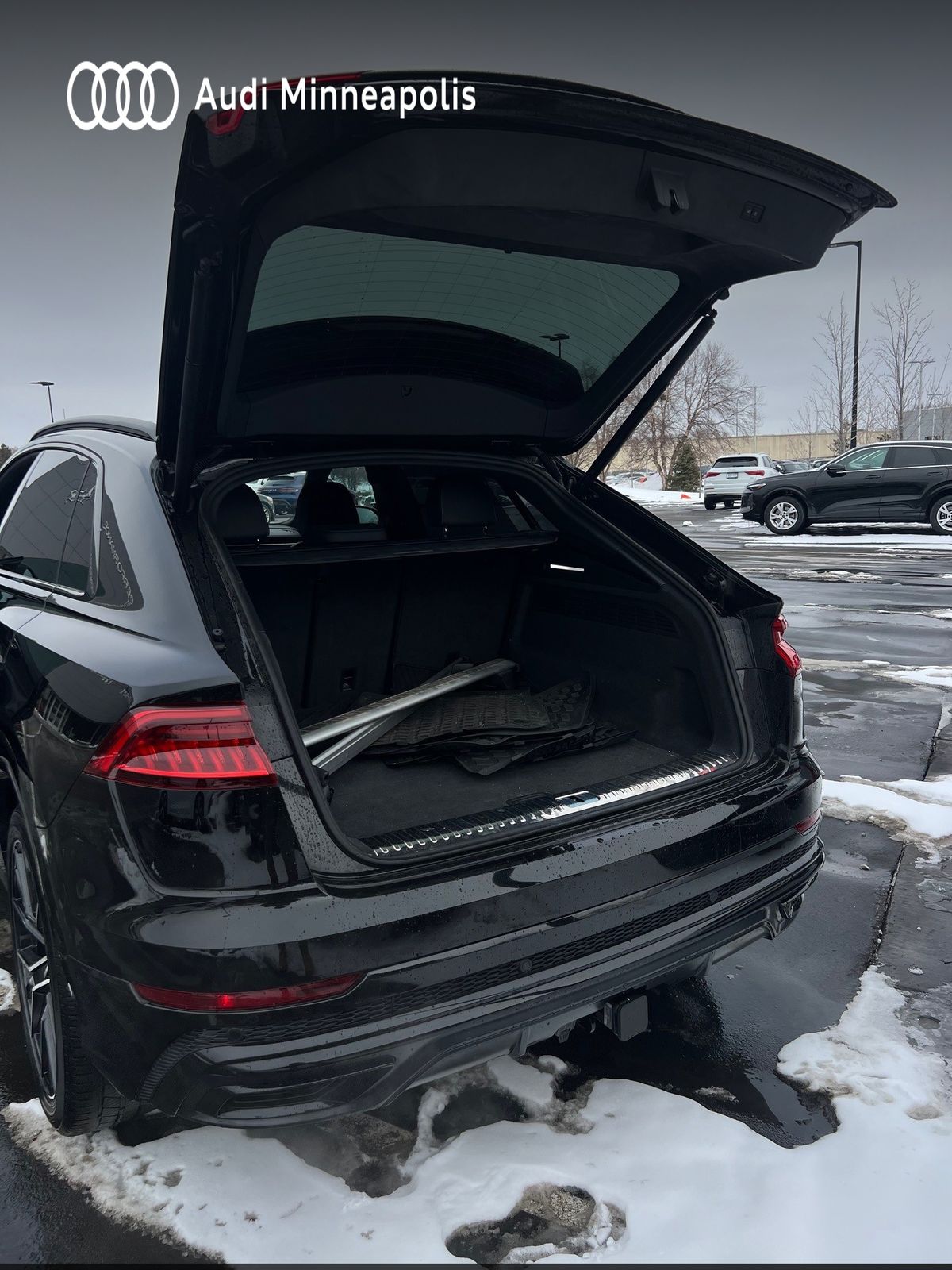 Thumbnail: 2023 Audi Q8 - 16