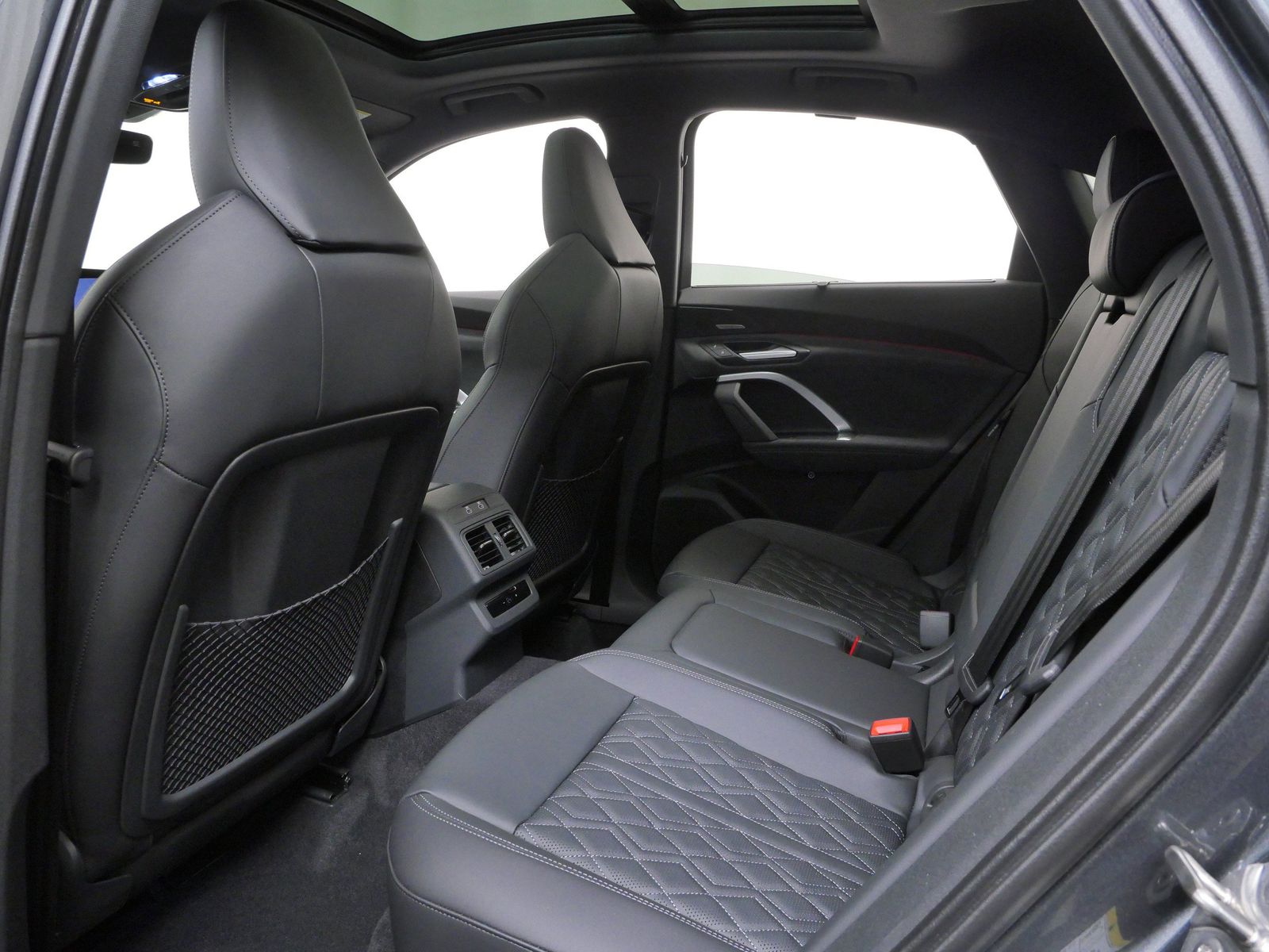 Thumbnail: 2026 Audi SQ5 - 13