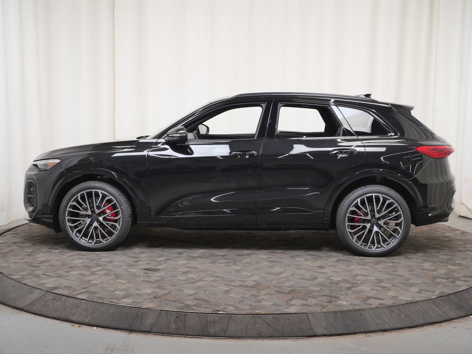 Thumbnail: 2026 Audi SQ5 - 3