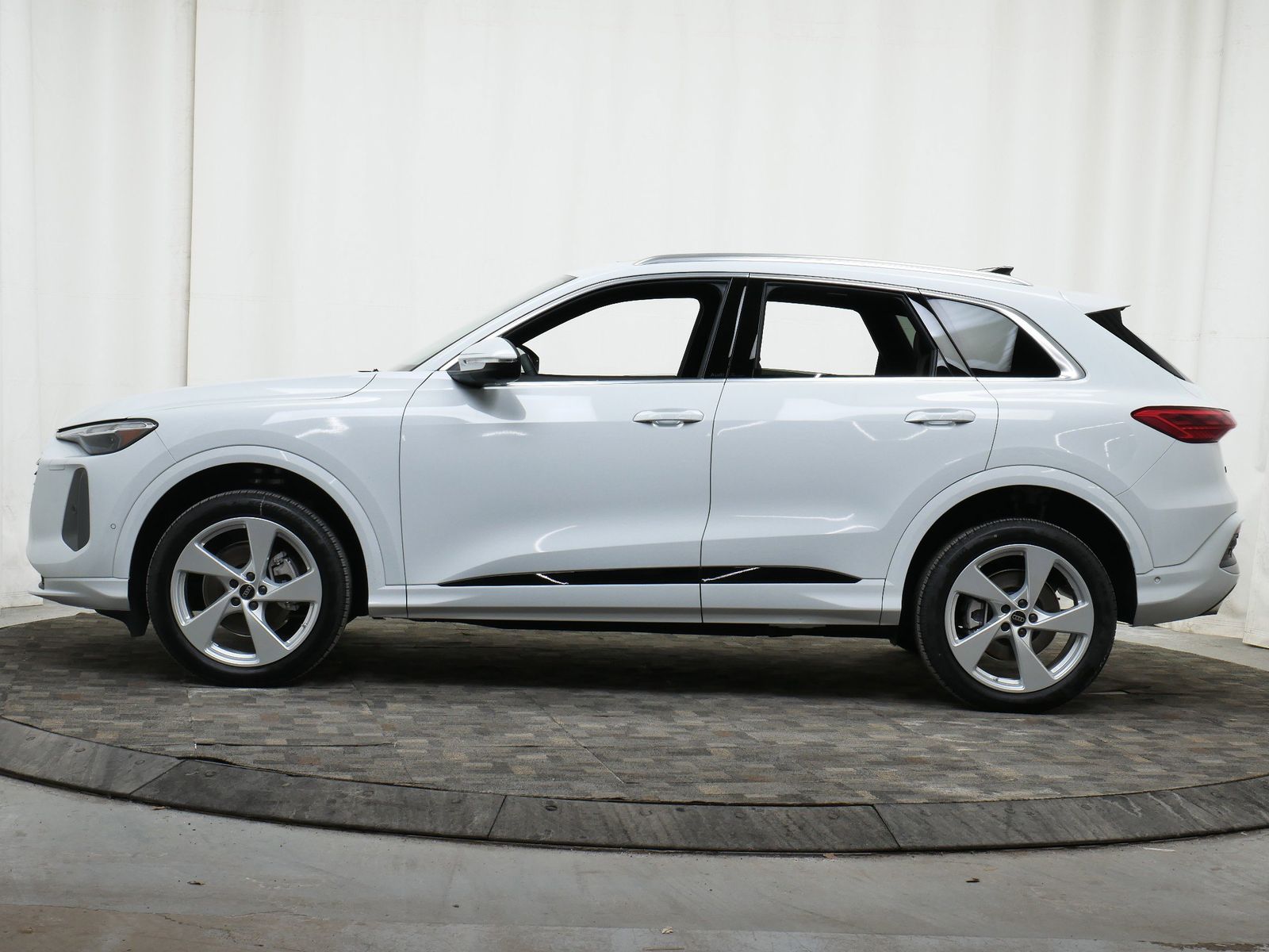 Thumbnail: 2025 Audi Q5 - 3