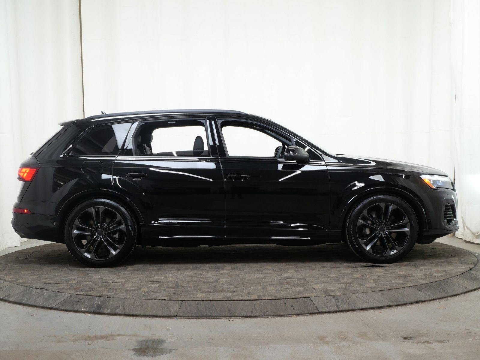 Thumbnail: 2026 Audi Q7 - 7