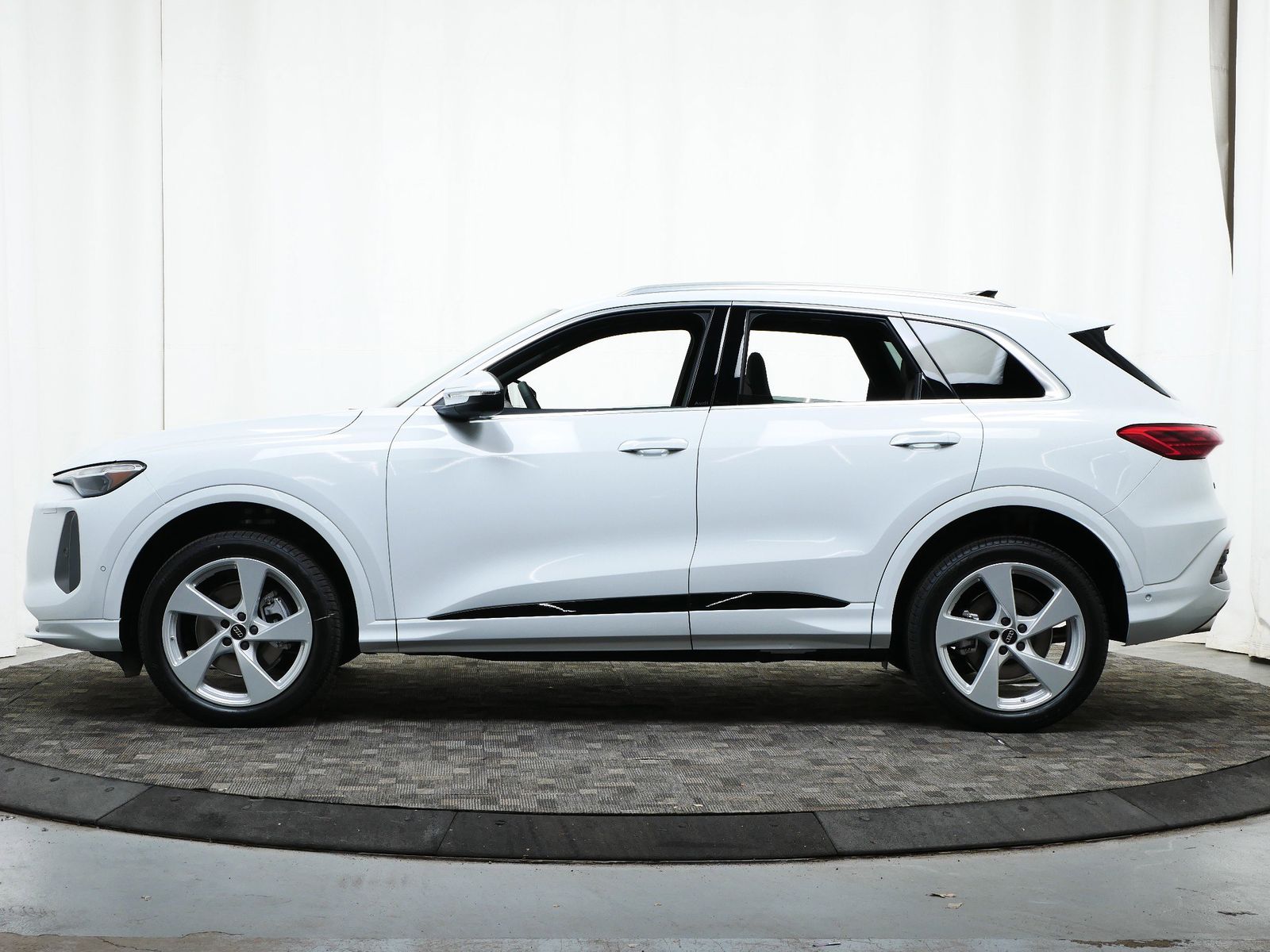 Thumbnail: 2025 Audi Q5 - 3