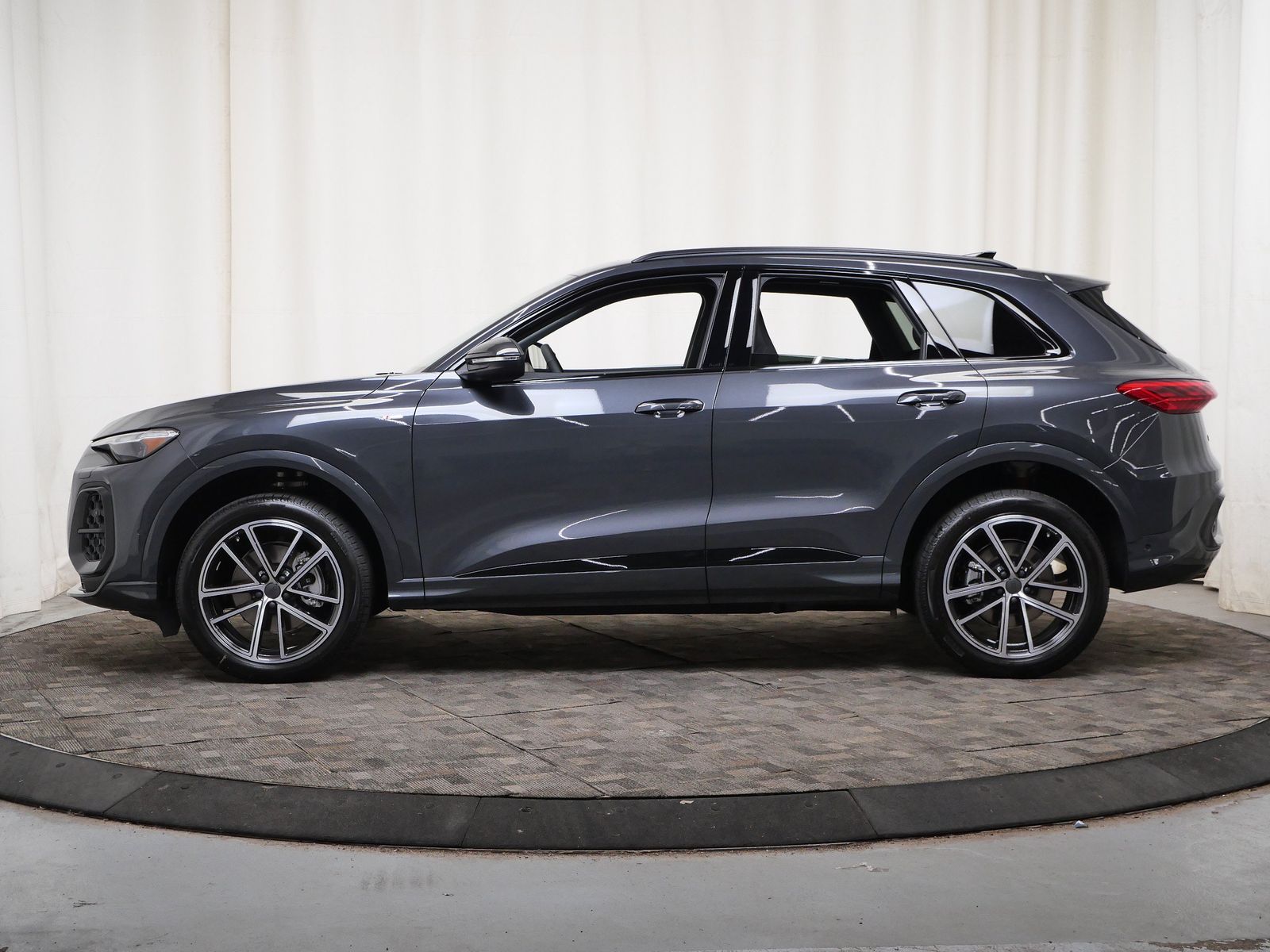 Thumbnail: 2026 Audi Q5 - 3