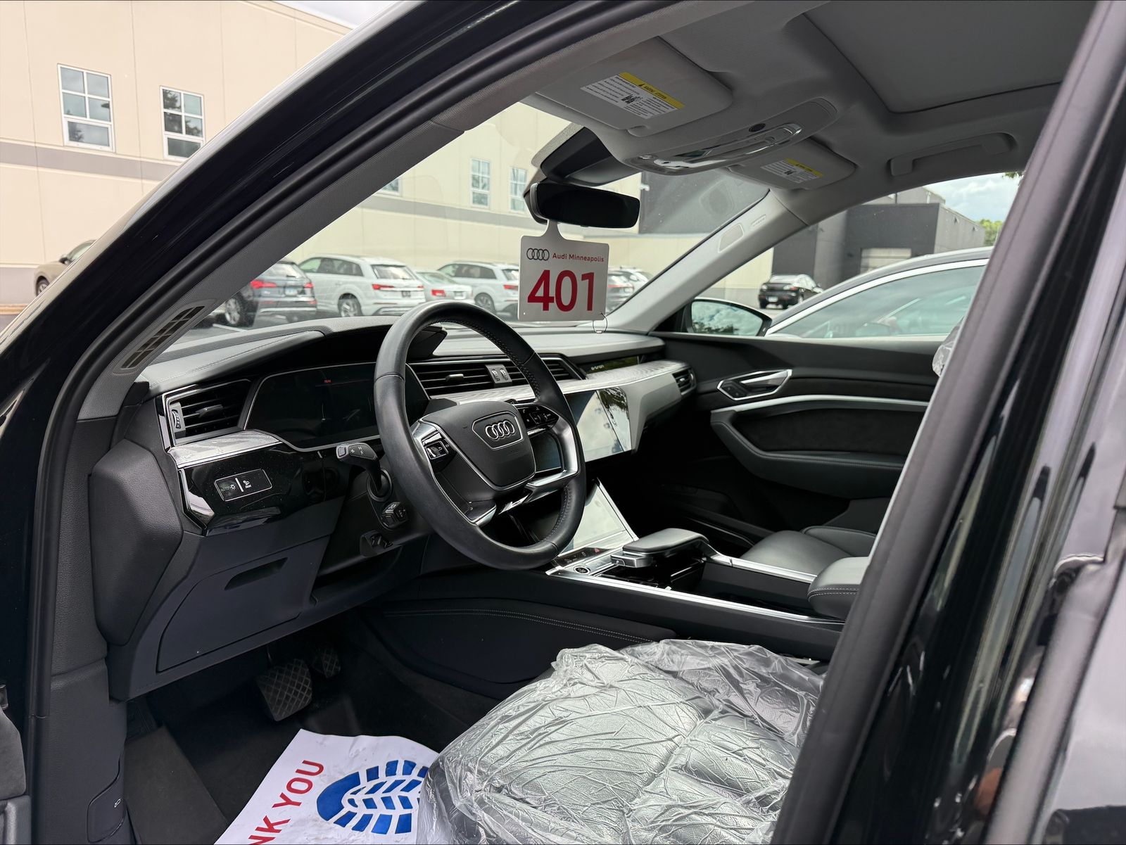 Thumbnail: 2021 Audi e-tron - 2