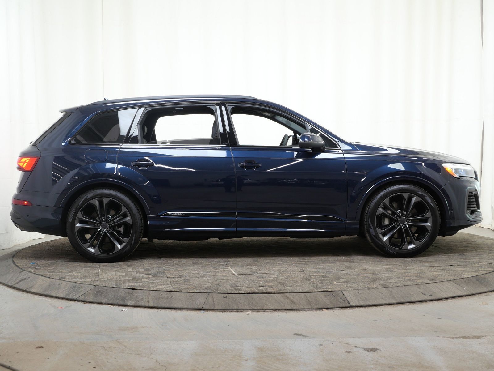 Thumbnail: 2026 Audi Q7 - 7