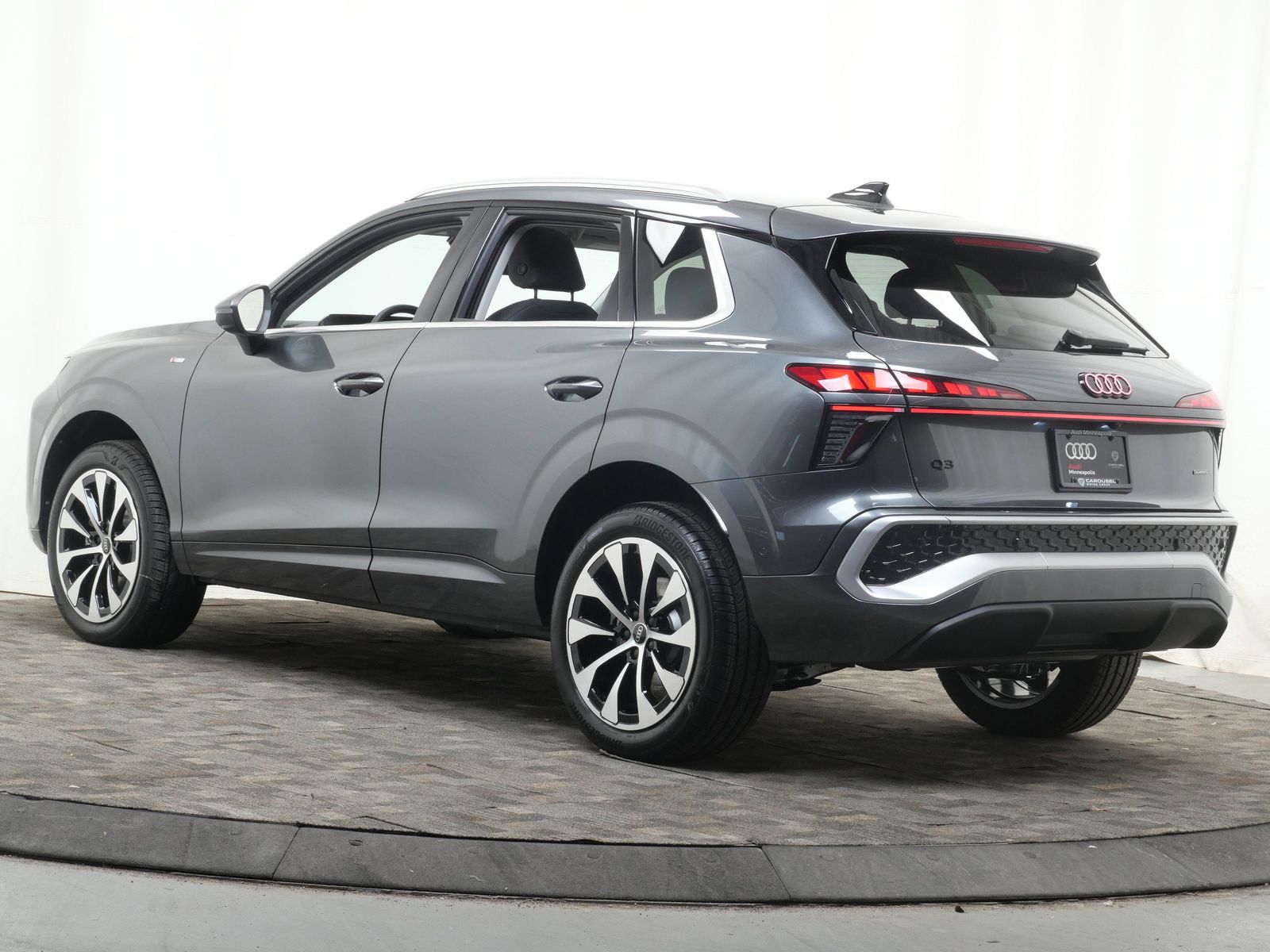 Thumbnail: 2026 Audi Q3 - 4