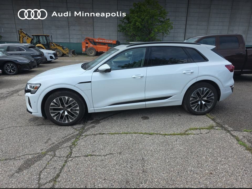 Thumbnail: 2024 Audi Q8 e-tron - 12