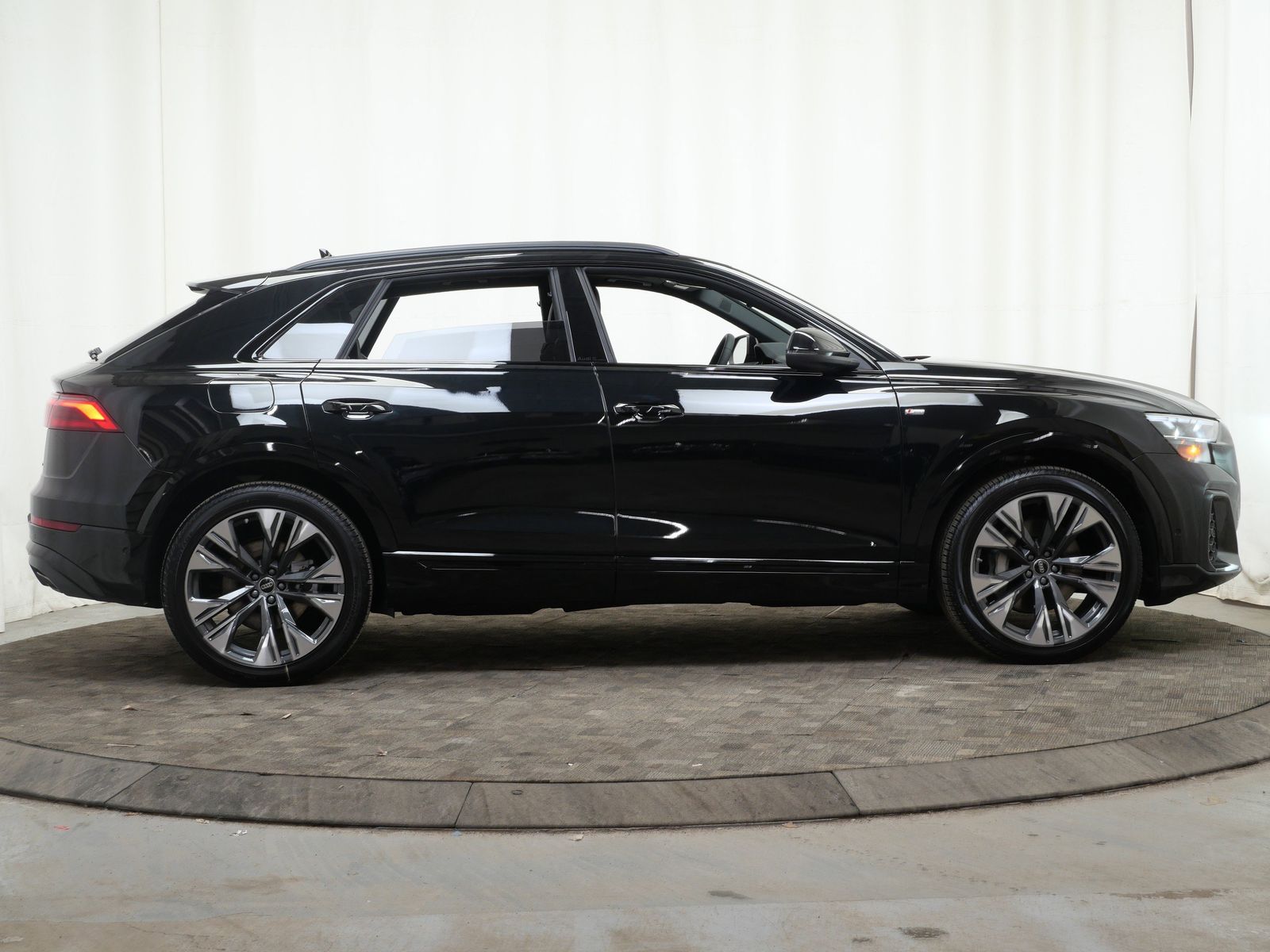 Thumbnail: 2026 Audi Q8 - 7