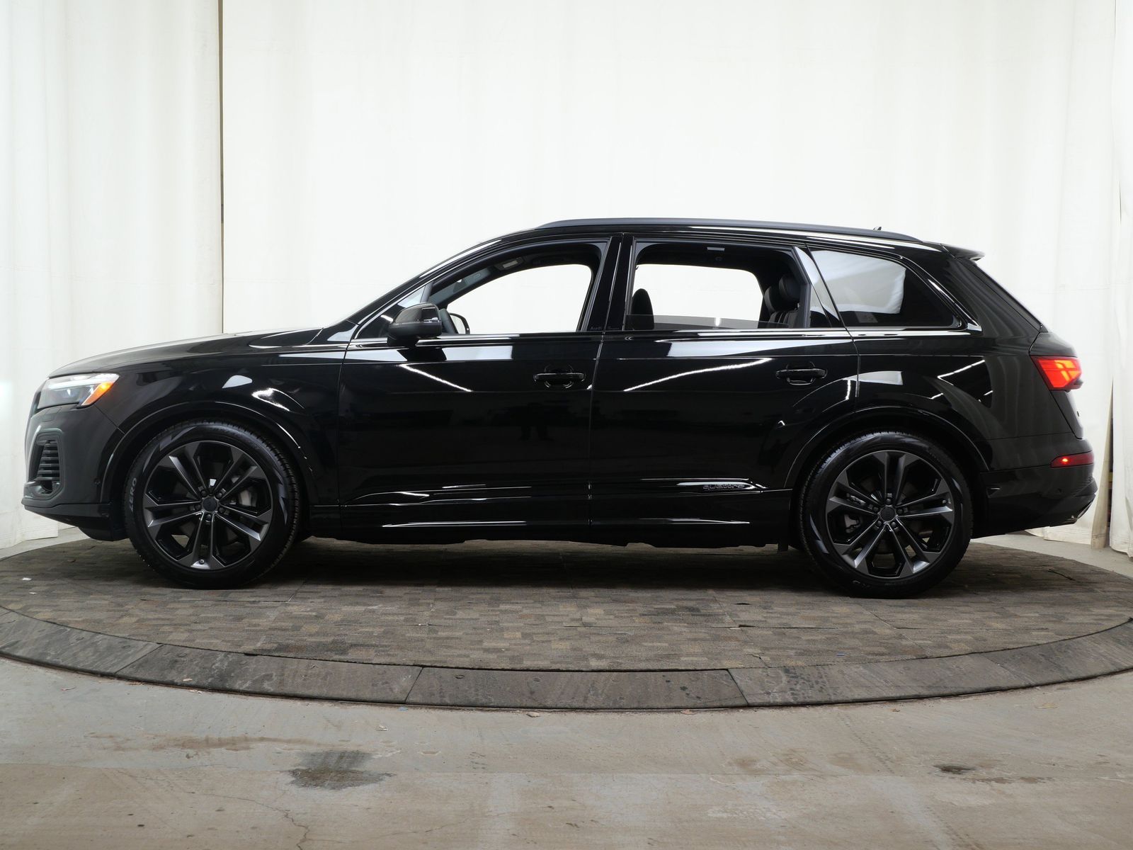 Thumbnail: 2026 Audi Q7 - 3